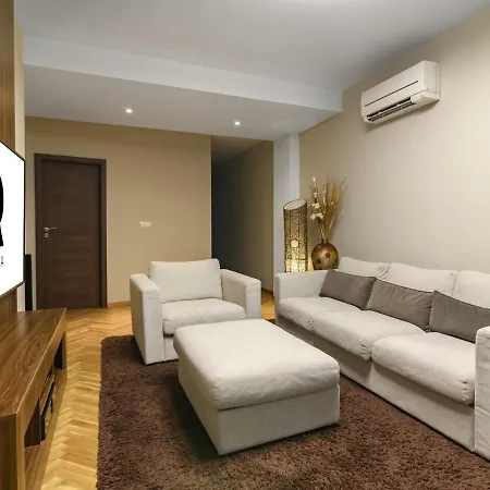 Beachfront 3-bedroom With Jaccuzi And Barbecue In The Back Апартамент Варна