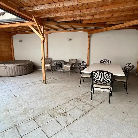 Beachfront 3-bedroom With Jaccuzi And Barbecue In The Back